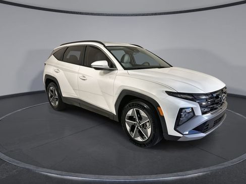 Used 2025 Hyundai Tucson SEL FWD image 2