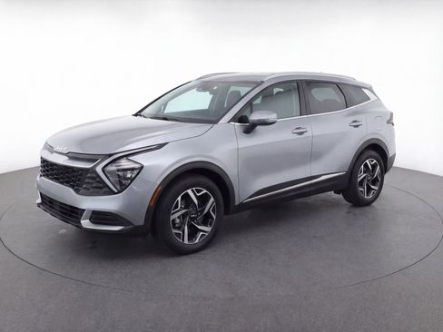 Used 2024 Kia Sportage LX image 3