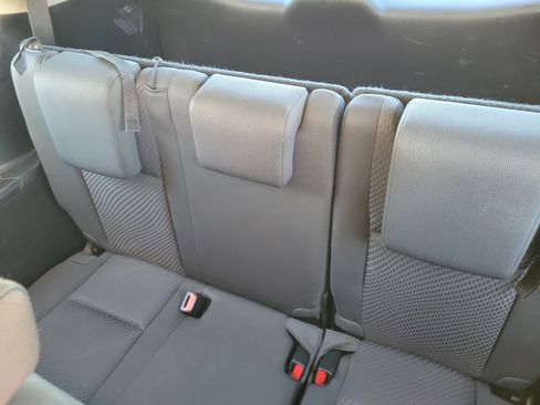 Used 2019 Toyota Highlander LE image 12