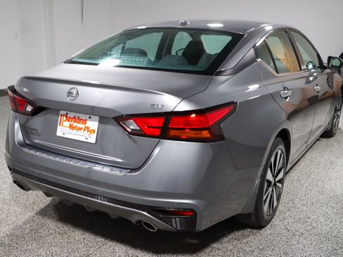 Used 2021 Nissan Altima 2.5 SV w/ SV Premium Package image 7