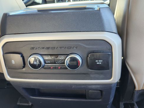 Used 2023 Ford Expedition Limited image 14