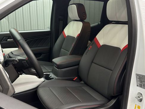 Used 2024 GMC Canyon AT4X image 31