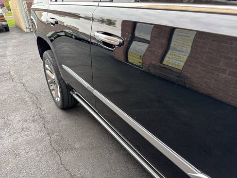 Used 2018 Cadillac Escalade Platinum AWD/4WD image 13