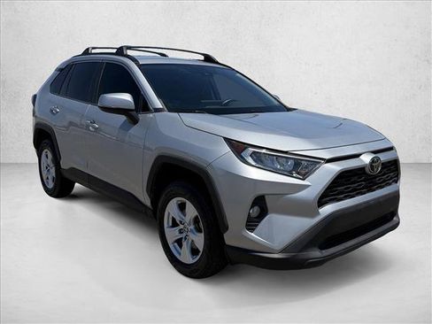 Used 2021 Toyota RAV4 XLE FWD image 3