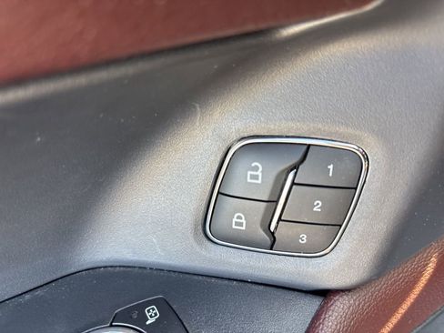 Used 2022 Ford Expedition Limited image 18