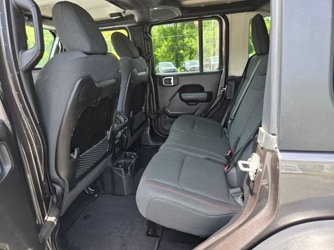 Used 2025 Jeep Wrangler Unlimited Rubicon AWD/4WD image 10