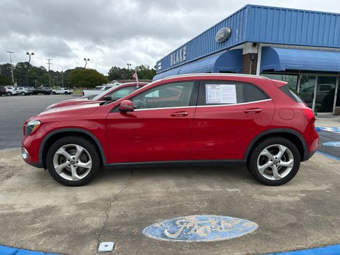 Used 2018 Mercedes-Benz GLA 250 4MATIC image 4