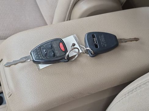Used 2011 Jeep Compass Latitude w/ Sun/Sound Group AWD/4WD image 37