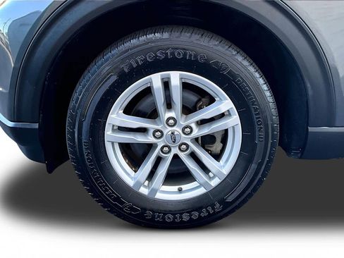 Used 2020 Ford Explorer XLT w/ Equipment Group 202A AWD/4WD image 11