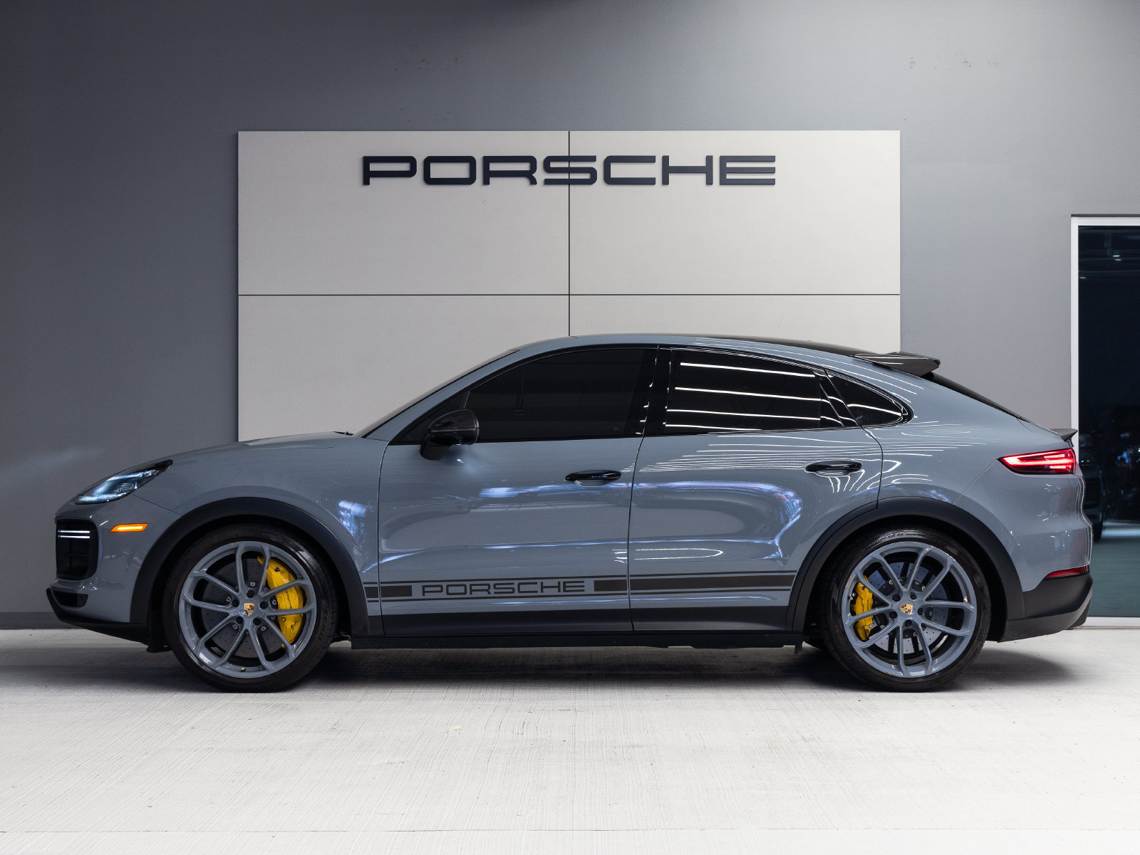 Certified 2023 Porsche Cayenne Turbo GT AWD/4WD image 2