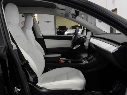 Used 2021 Tesla Model Y Long Range image 39