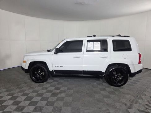Used 2012 Jeep Patriot Latitude FWD image 9
