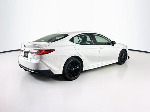 Used 2025 Toyota Camry SE FWD image 9