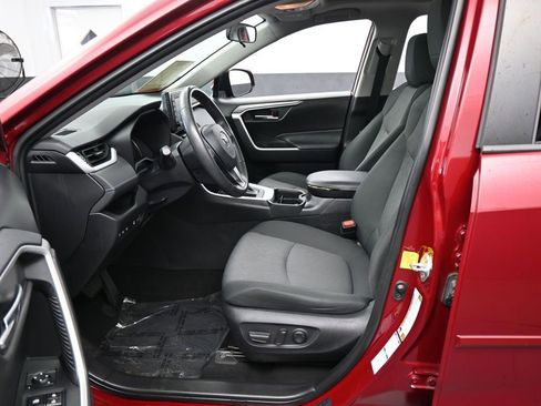 Used 2020 Toyota RAV4 XLE w/ Convenience Package image 11