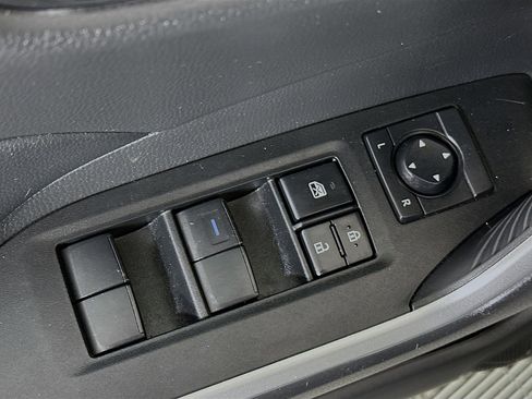 Used 2021 Toyota RAV4 XLE w/ Convenience Package FWD image 14
