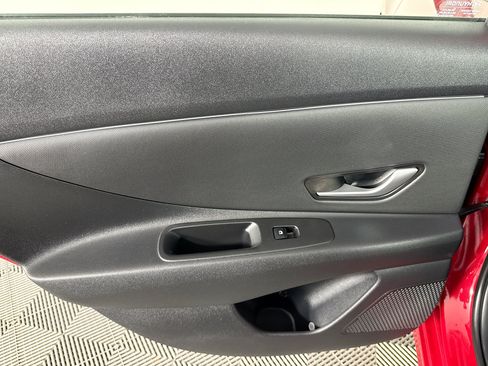 Used 2022 Hyundai Elantra SEL w/ Convenience Package FWD image 23