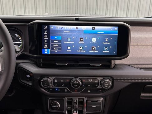 Used 2025 Jeep Wrangler Unlimited Sahara image 30