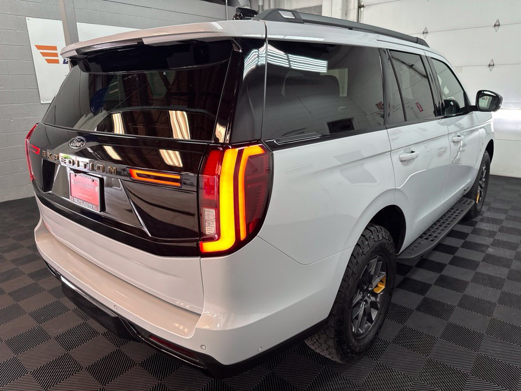 Used 2025 Ford Expedition Tremor AWD/4WD image 9