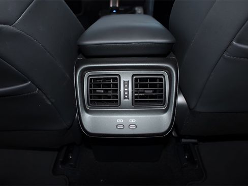 Used 2023 Toyota Crown Limited image 19