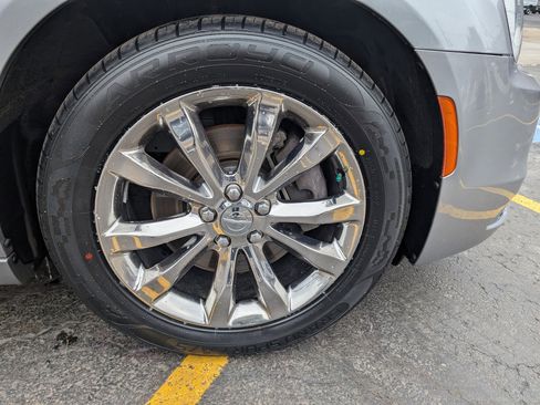 Used 2018 Chrysler 300 Limited image 10