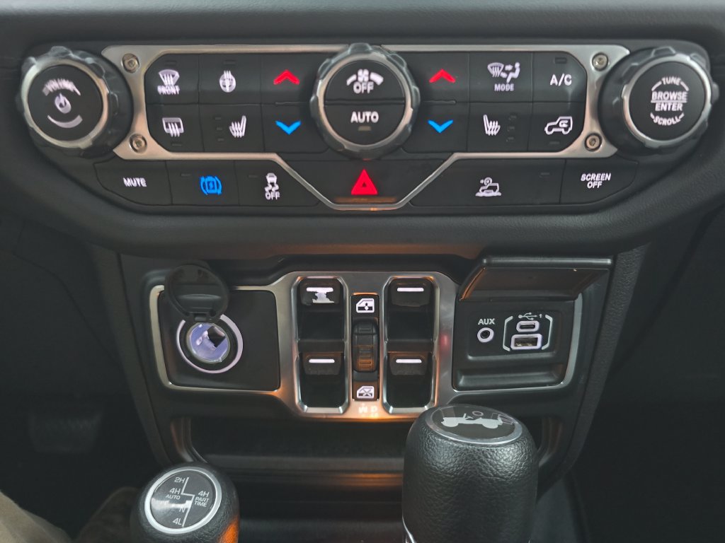 Used 2024 Jeep Wrangler Unlimited Sahara AWD/4WD image 28
