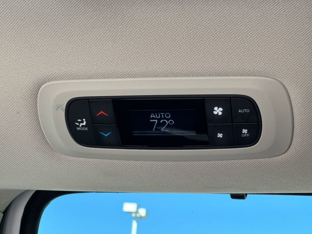 Used 2024 Chrysler Pacifica Touring-L FWD image 28