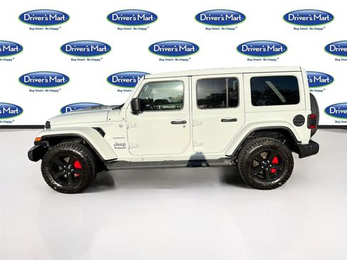 Used 2022 Jeep Wrangler Unlimited Sahara w/ LED Lighting Group AWD/4WD image 4