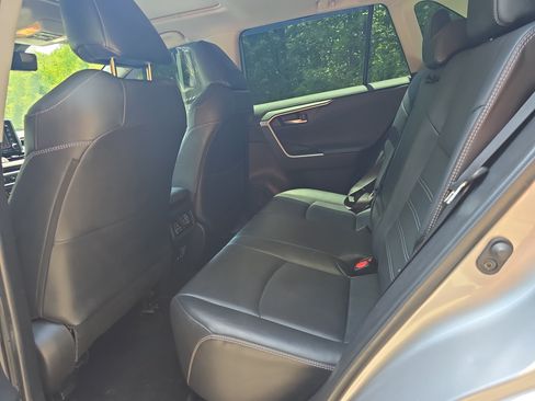 Used 2019 Toyota RAV4 Limited w/ Cold Weather Package FWD image 13