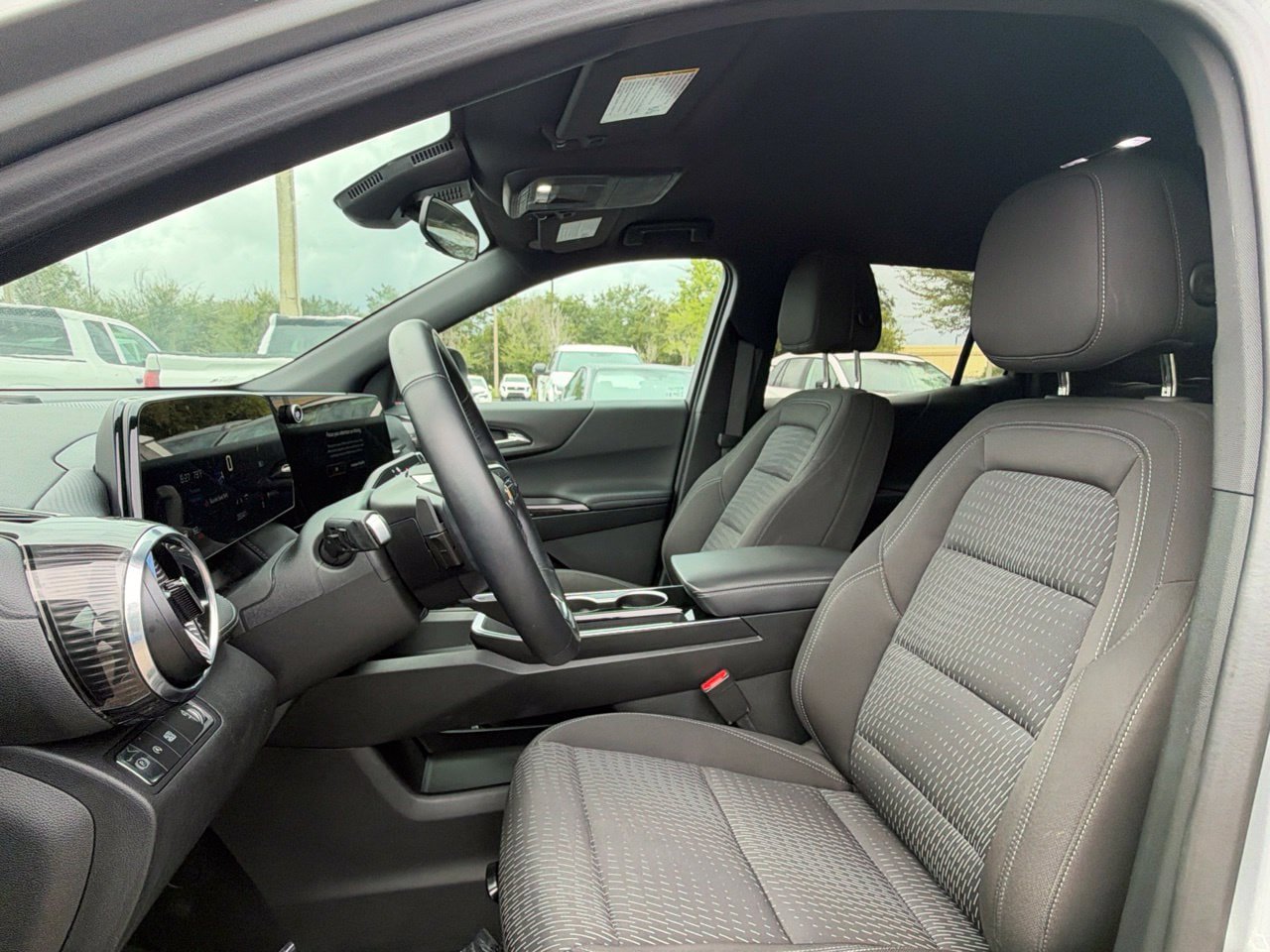 Used 2025 Chevrolet Equinox LT FWD image 6