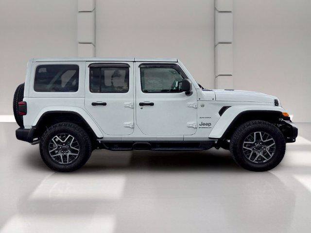 Used 2024 Jeep Wrangler Unlimited Sahara w/ Technology Group AWD/4WD image 6