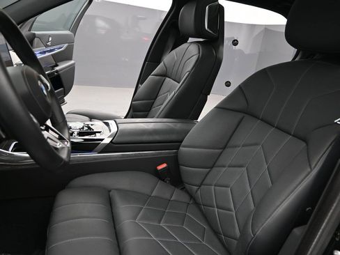 Used 2024 BMW 760i xDrive image 14