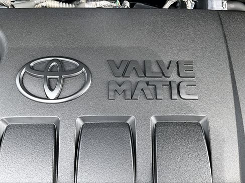 Used 2020 Toyota C-HR XLE image 32