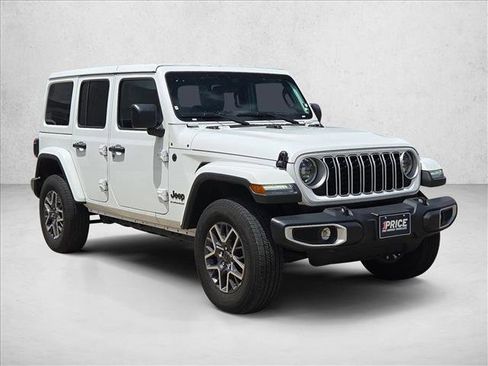 Used 2025 Jeep Wrangler Unlimited Sahara AWD/4WD image 3