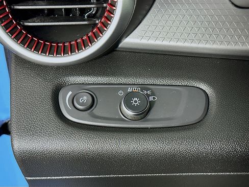 Used 2024 Chevrolet Trax RS w/ Sunroof Package image 16