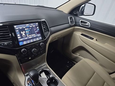 Used 2022 Jeep Grand Cherokee Laredo E image 26