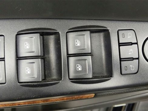 Used 2017 Chevrolet Suburban Premier image 16