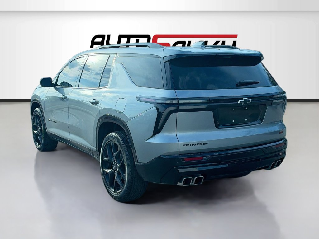Used 2026 Chevrolet Traverse RS FWD image 5