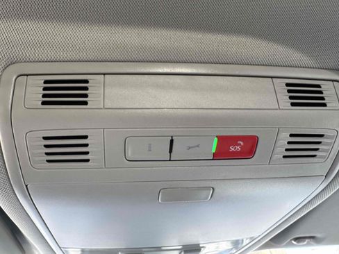 Used 2023 Volkswagen Taos SE image 29