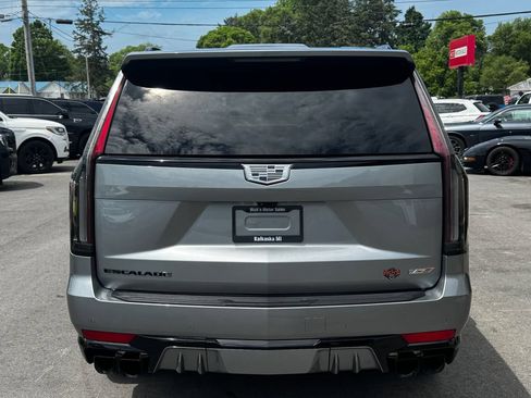 Used 2024 Cadillac Escalade V w/ LPO, ONYX Package AWD/4WD image 5