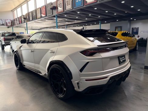 Used 2019 Lamborghini Urus AWD/4WD image 11