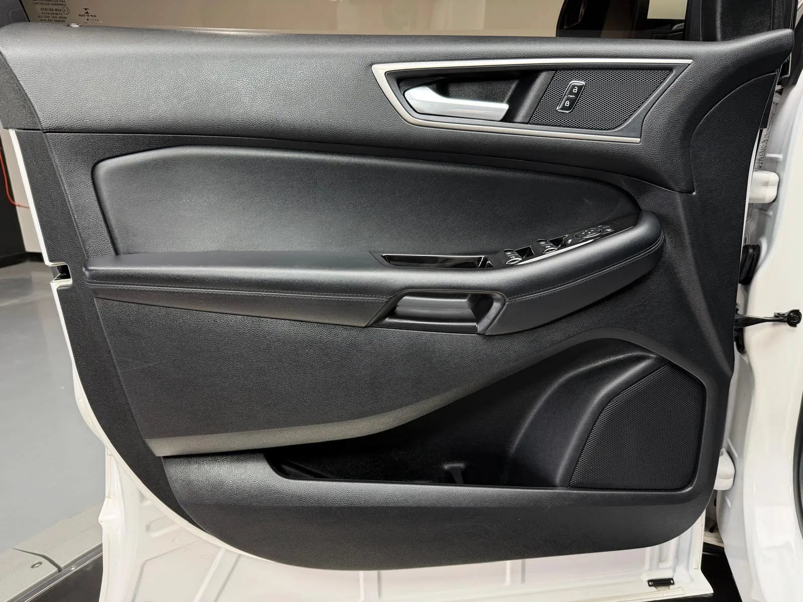 Used 2018 Ford Edge SEL w/ Equipment Group 201A AWD/4WD image 23