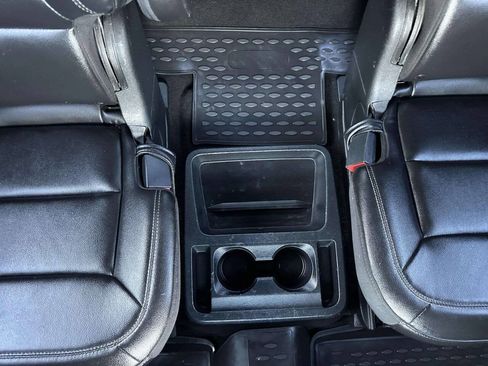Used 2020 Ford Explorer XLT w/ Equipment Group 202A AWD/4WD image 40