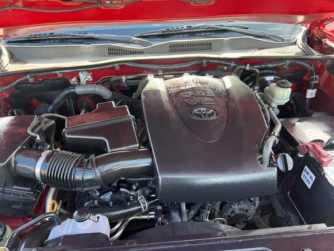 Used 2016 Toyota Tacoma TRD Sport image 27