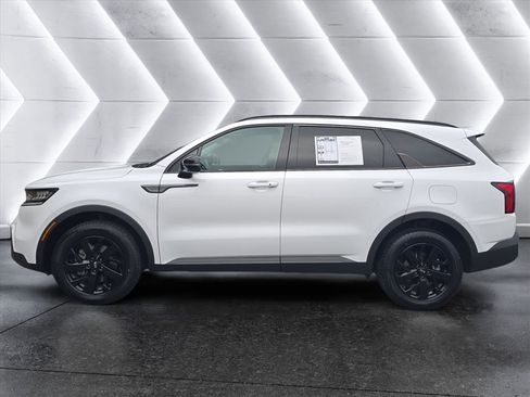 Used 2021 Kia Sorento S w/ Panoramic Sunroof Package image 2