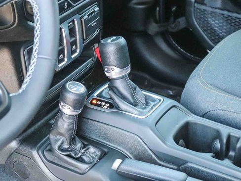 Used 2025 Jeep Wrangler Sport AWD/4WD image 19
