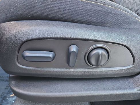 Used 2022 Chevrolet Equinox LT image 17