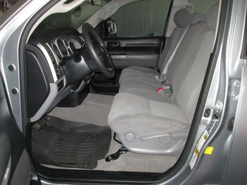 Used 2011 Toyota Tundra 4x4 Double Cab w/ Tow Pkg image 3