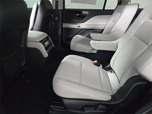 New 2026 Lincoln Aviator Premiere image 13