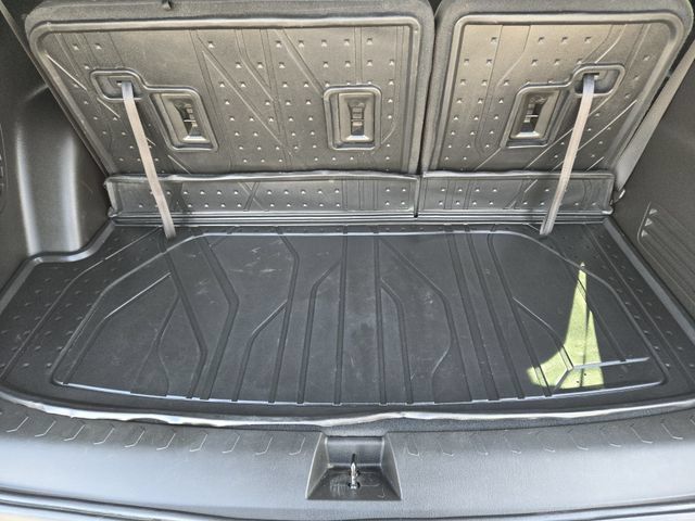 Used 2023 Chevrolet Traverse LT FWD image 31
