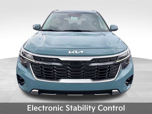 Used 2024 Kia Seltos EX AWD/4WD image 11